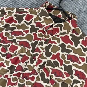 Arkansas Razorbacks Amigo Provisions Camo Print Shirt Mens XL Short Sleeve NCAA